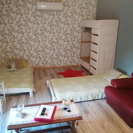 Bed and Breakfast Les Tourterelles Chabournay Esterno foto