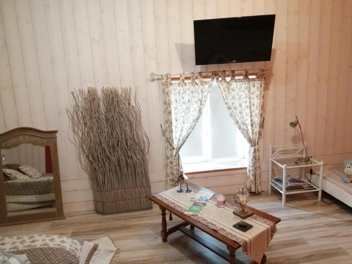 Bed and Breakfast Les Tourterelles Chabournay Esterno foto
