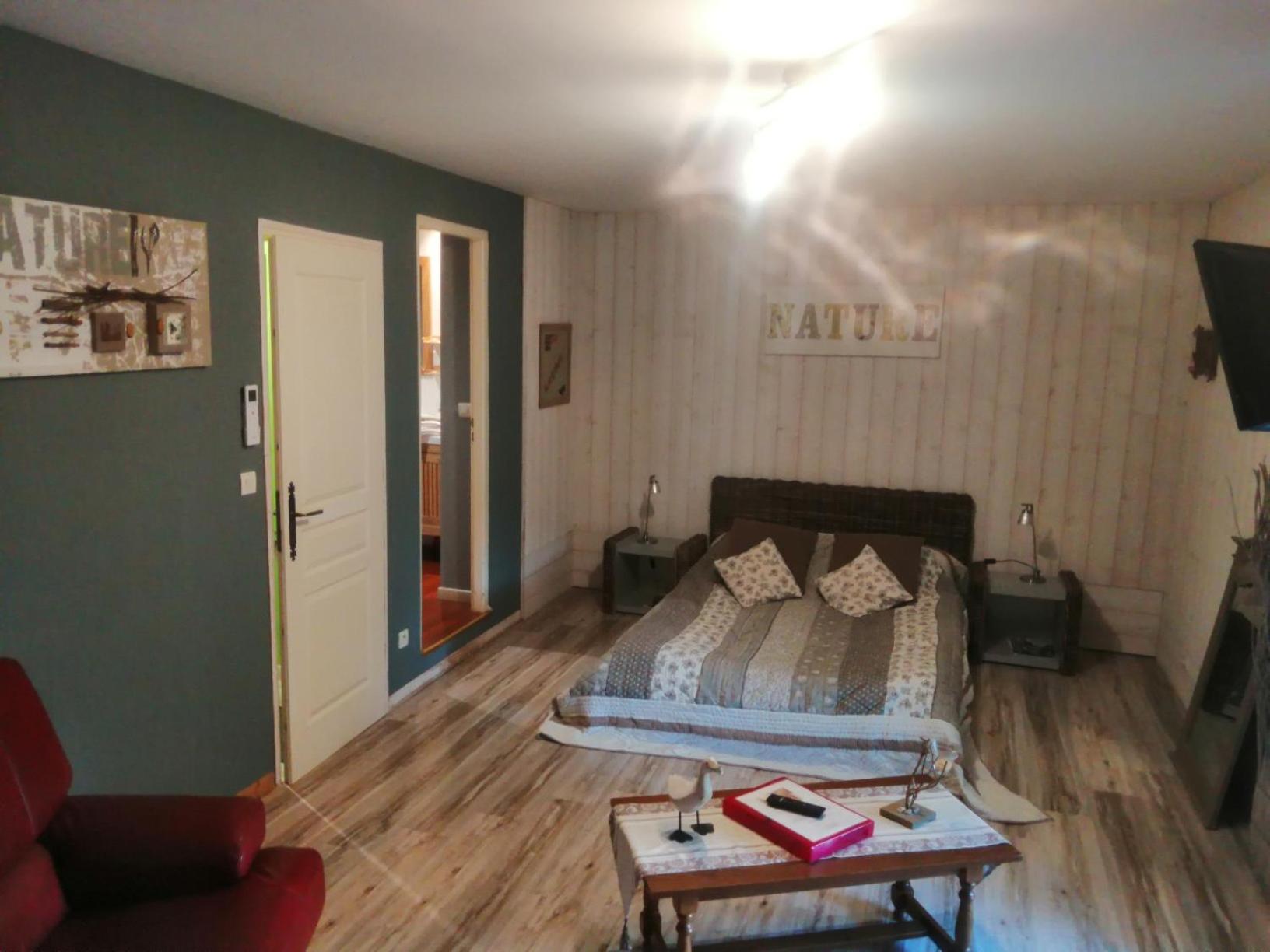Bed and Breakfast Les Tourterelles Chabournay Esterno foto