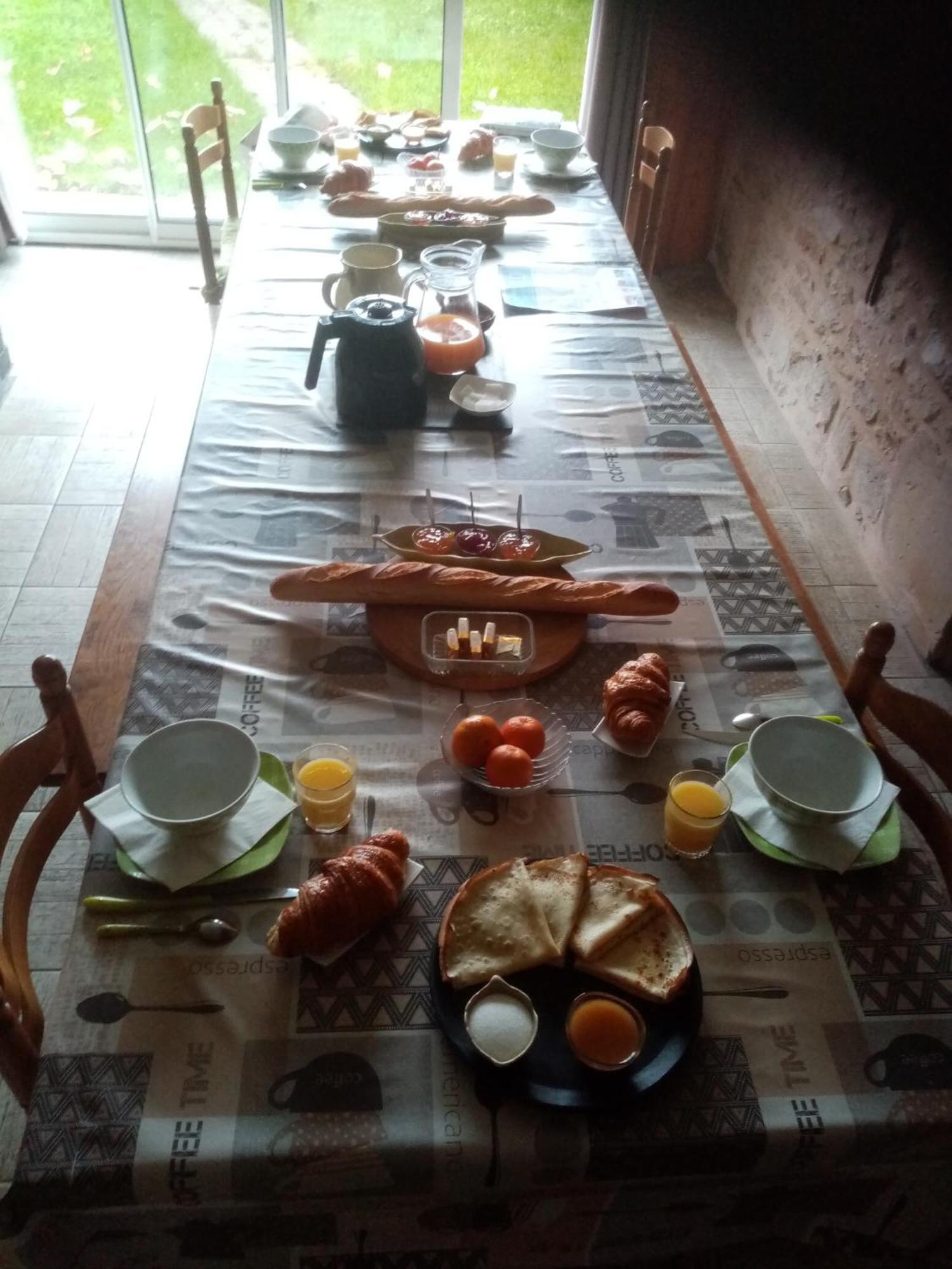 Bed and Breakfast Les Tourterelles Chabournay Esterno foto