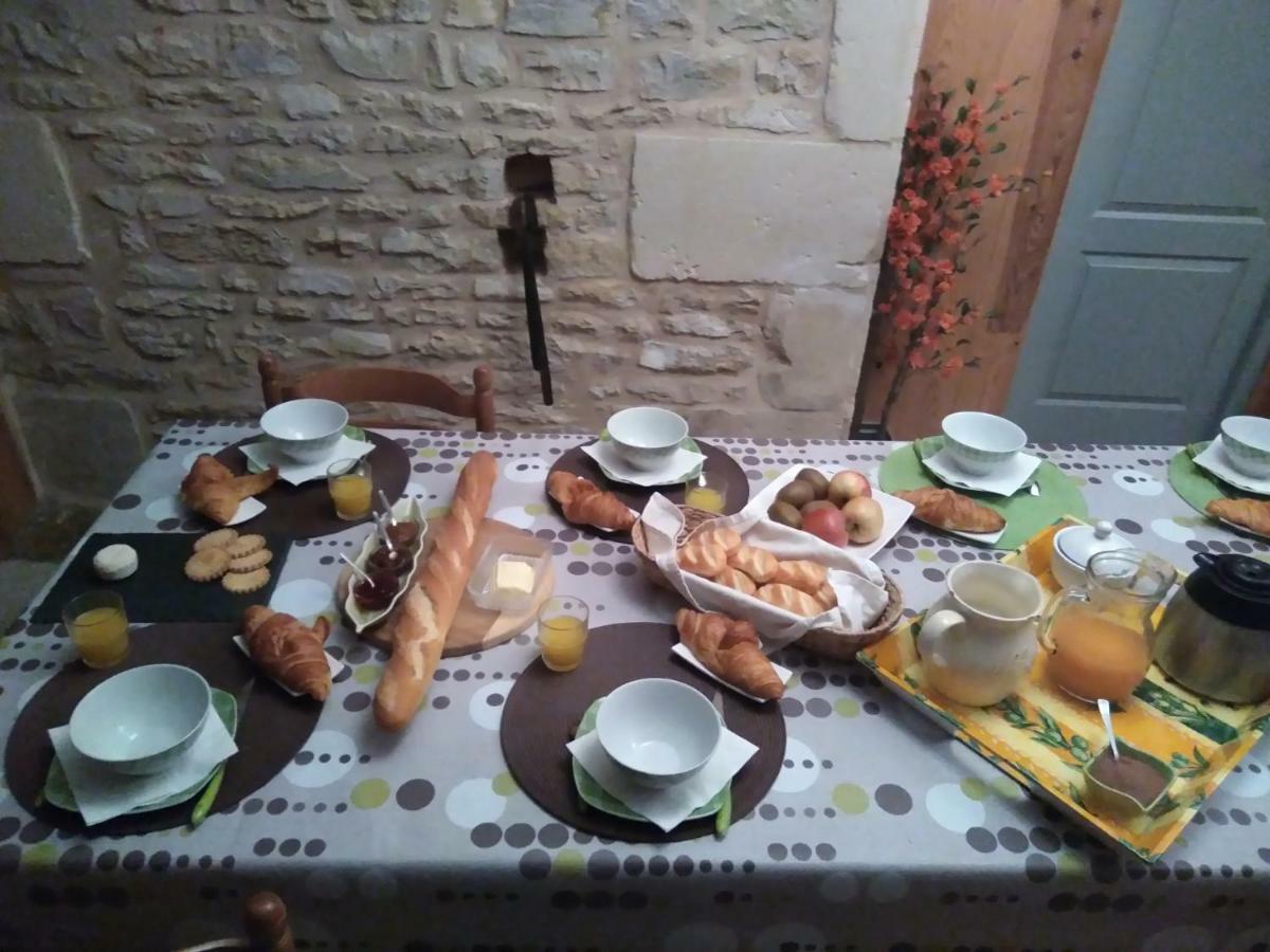 Bed and Breakfast Les Tourterelles Chabournay Esterno foto