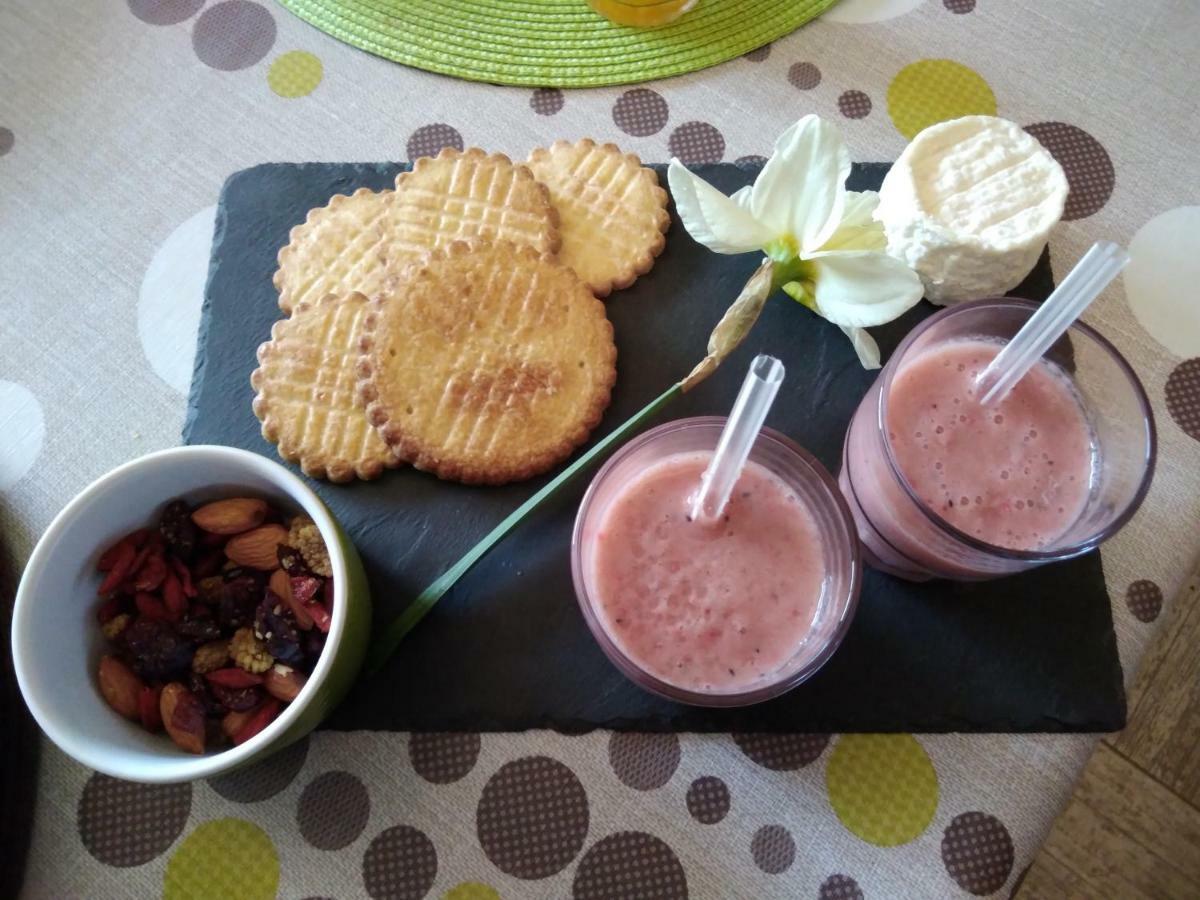 Bed and Breakfast Les Tourterelles Chabournay Esterno foto