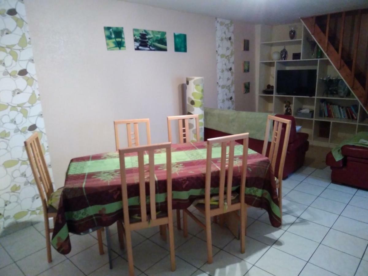 Bed and Breakfast Les Tourterelles Chabournay Esterno foto